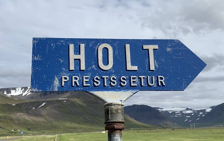 Holt í Önundarfirði - eitt sinn prestssetur, eitt sinn Holtsprestakall, þannig breytist tíminn ... en kirkjan stendur enn og mun standa áfram!