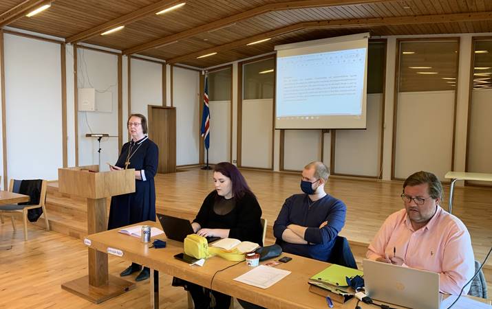 Á kirkjuþingi unga fólksins í Grensáskirkju. Frá vinstri: sr. Agnes M. Sigurðardóttir, biskup Íslands, Berglind Hönnudóttir, Daníel Ágúst Gautason og  Kristján Ágúst Kjartansson - mynd: hsh