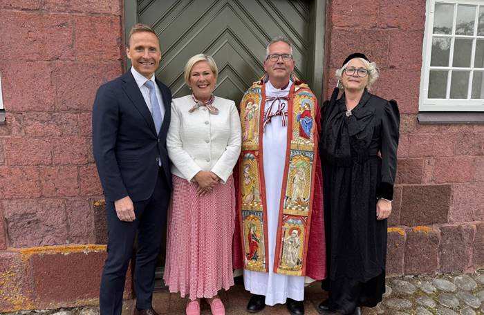 Forsetahjónin og vígslubiskupshjónin við Hóladómkirkju