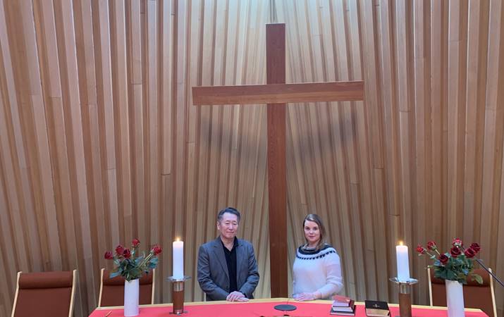 Prestar innflytjenda og fólks á flótta: sr. Toshiki Toma og sr. Ása Laufey Sæmundsdóttir - í Breiholtskirkju þar sem Alþjóðlegi söfnuðurinn hefur aðsetur - mynd: hsh