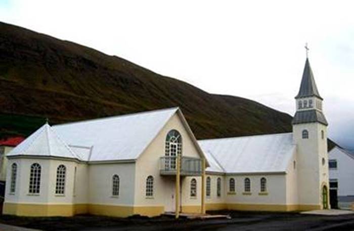 Ólafsfjarðarkirkja og safnaðarheimili