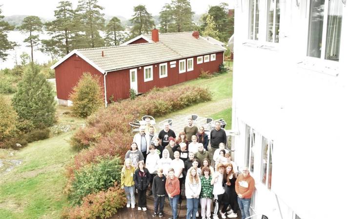 Fermingarbörn íslensku safnaðanna í Danmörku og Svíþjóð á mótsstað, Åh stiftsgård, norðan við Gautaborg