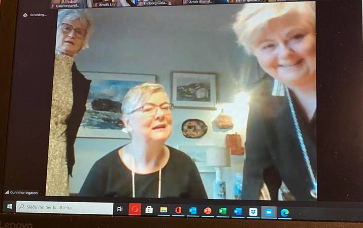 Frá vinstri: sr. Ragnheiður Jónsdóttir, sr. Þórhildur Ólafs og sr. Jóna Hrönn Bolladóttir - skruppu af Zoom-fundi og heimsóttu prófast 