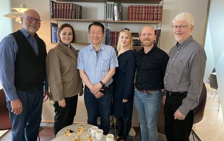 Starfshópur þjóðkirkjunnar um málefni flóttamanna skilaði inn vandaðri umsögn. Frá vinstri: sr. Magnús Björn, sr. Eva Björk, sr. Toshiki, sr. Ása Laufey, sr. Hjalti Jón og dr. Kjartan.