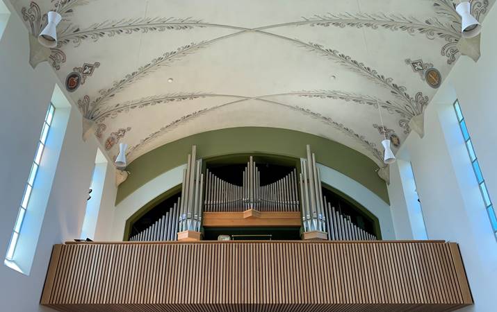 Orgel Laugarneskirkju - íslensk smíð Björgvins Tómassonar - 28 radda orgel, vígt 2002. Hljóðfærið er listasmíð eins og kirkjan sjálf