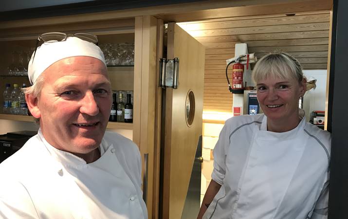 Sölvi Hilmarsson og Eva Björk Kristborgardóttir standa vaktina
