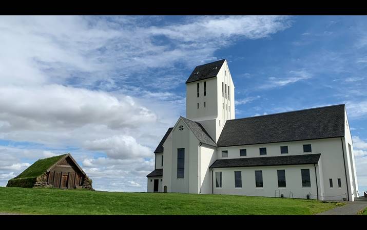 Skálholtsdómkirkja og Þorláksbúð - mynd: hsh