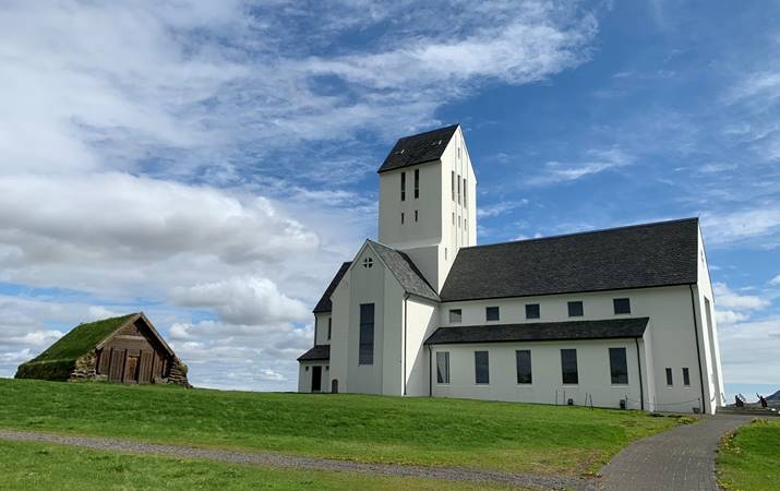 Skálholtsdómkirkja á vordegi - mynd: hsh