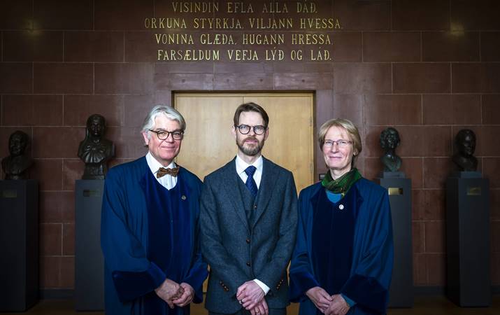 Frá  doktorsvörninni. Dr. Jón Ásgeir í miðju ásamt andmælendum sínum, þeim Göran Eidevall og Mariu Häusl 
